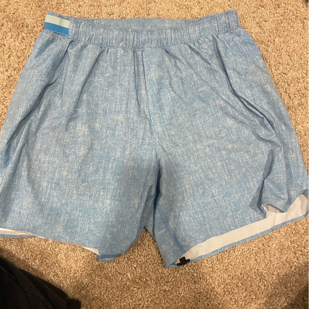 LULU LEMON Men’s athletic shorts